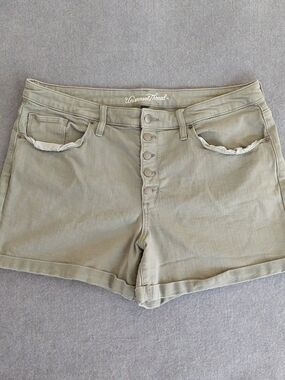 Universal Thread Olive Green High Rise Midi Shorts Button Fly Size 18/34